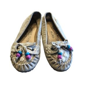 Canyon River Size 6 Tan Moccasins with Beaded Accents